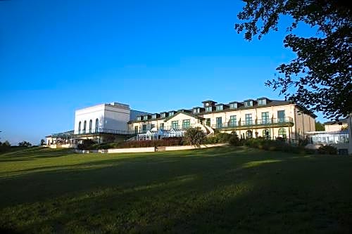 Vale Resort